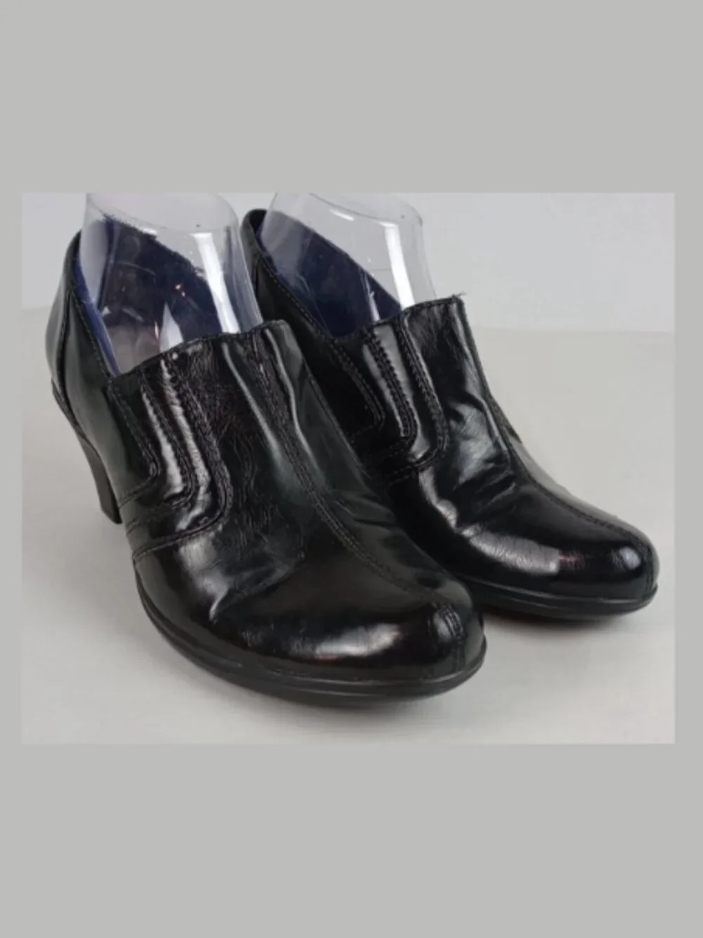 Clarks Womens 8M‎ Black Patent Shootie Slip On Mid Block Heel Shoes